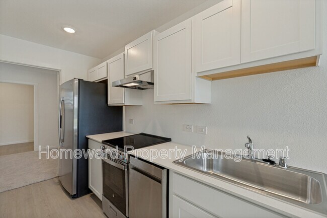 Building Photo - 1037 Bishop Creek Dr