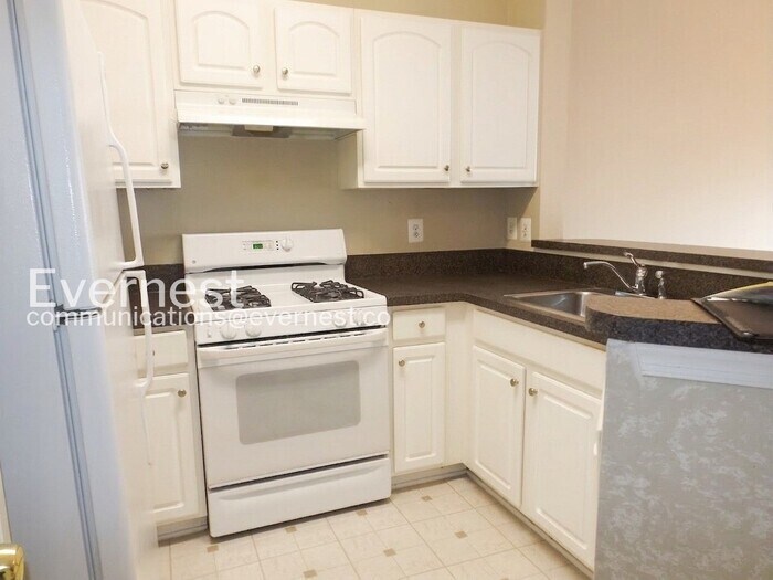 Building Photo - 21803 Flanders Ct