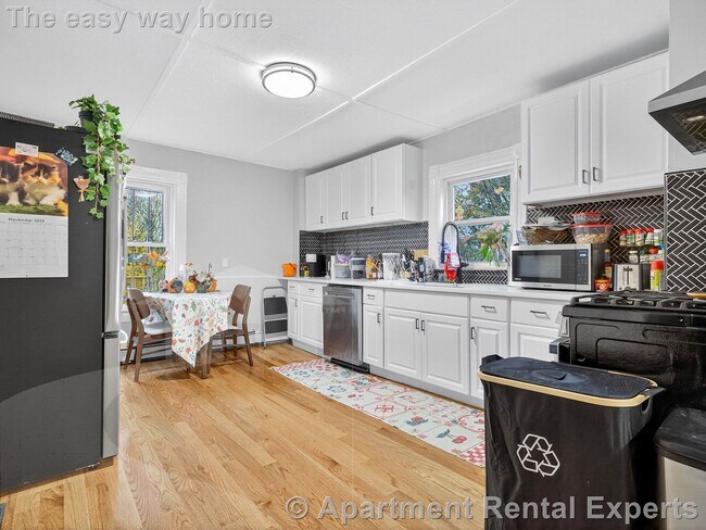 Building Photo - 114 Woodstock St