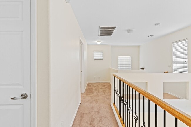 Building Photo - 7268 Vinca Rd