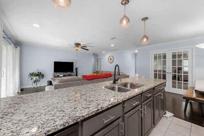 Building Photo - 326 Goldenrod Ct