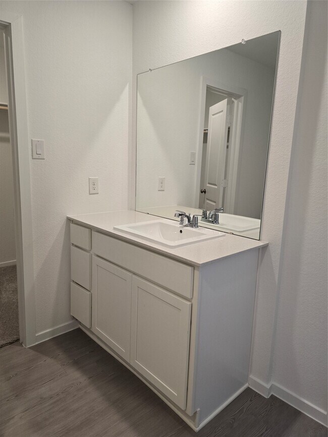 Building Photo - 25561 Blossom Ct