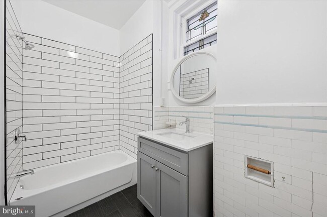 Primary Photo - 4928 Walnut St