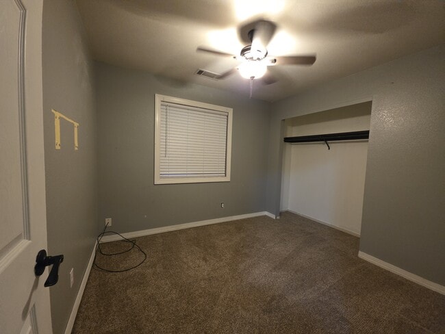 Building Photo - 303 Pinon Way