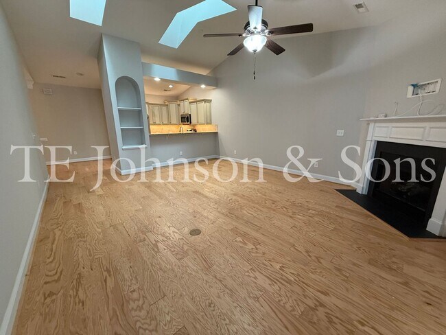 Building Photo - Beautifully Appointed Home in Clemmons