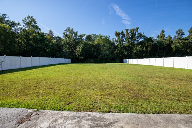 Building Photo - 678 Red Oak Ln