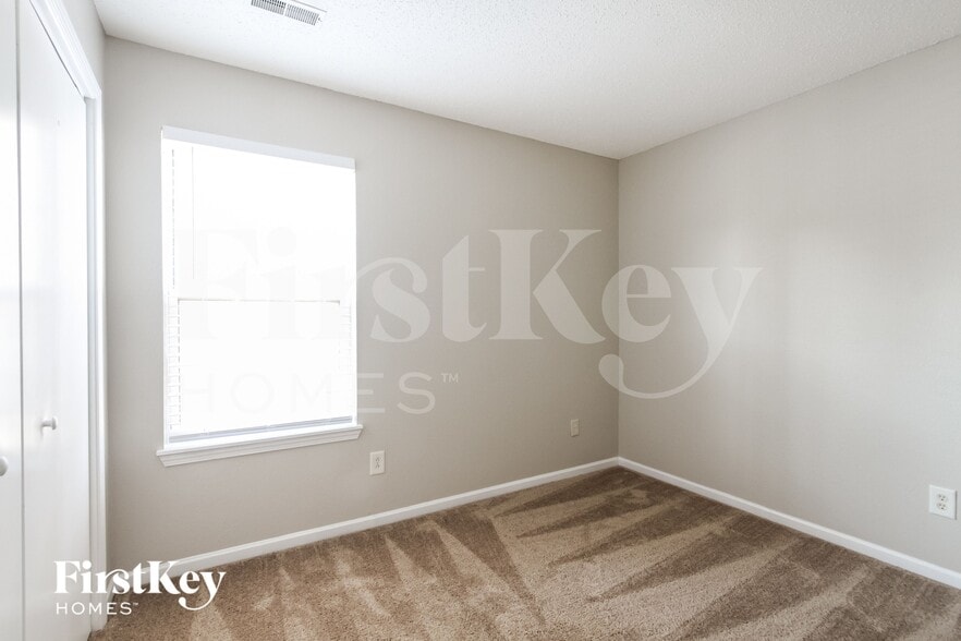 Building Photo - 9762 Trail Dr