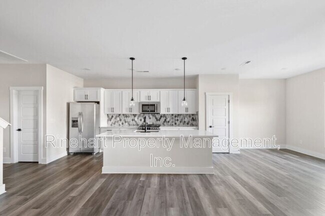 Building Photo - 684 Melville Dr