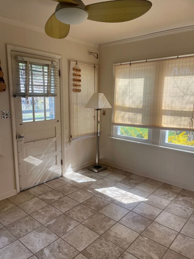 Building Photo - Roommate Needed for 4 BR 1 BATH home