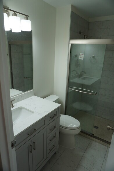 Building Photo - 3930 N Pine Grove Ave