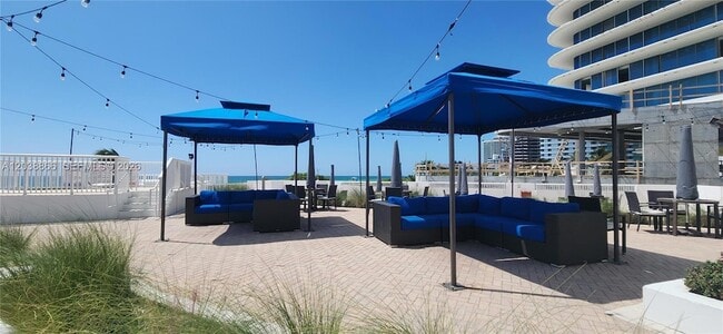 Building Photo - 5401 Collins Ave