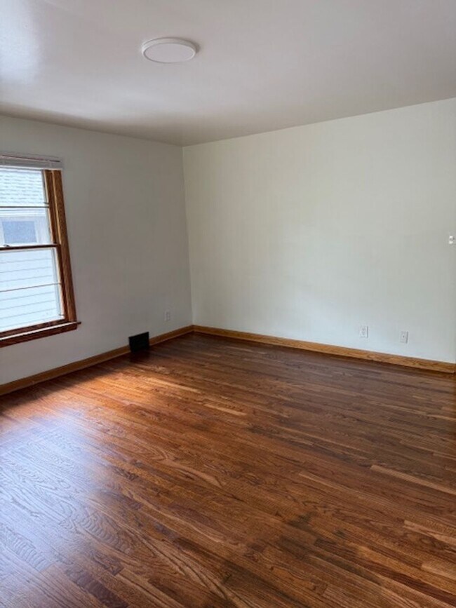 Building Photo - 2 bedroom townhouse twinplex