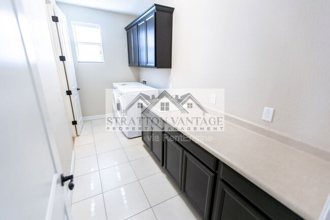 Building Photo - 2883 E Ebony Dr