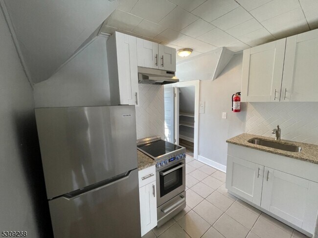 Primary Photo - 217 N Center St