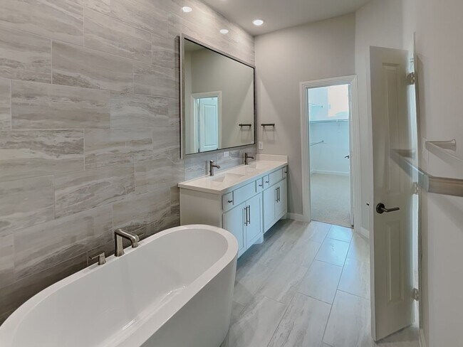 Building Photo - A Sophisticated Townhome in the Heart of Walsh