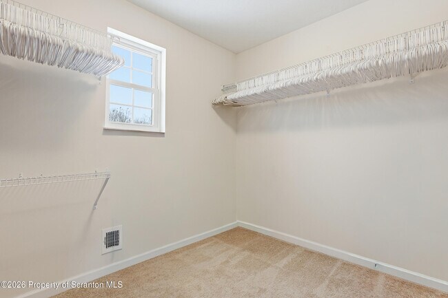 Building Photo - 124 Falcon Ln