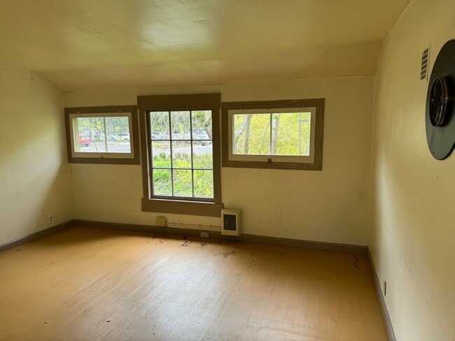 Building Photo - 1 bedroom 1 bath house