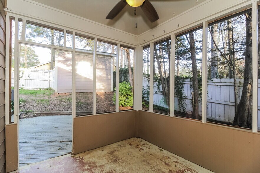 Building Photo - 2684 Candler Dr