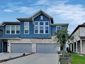 Building Photo - 4023 Champlain Wy