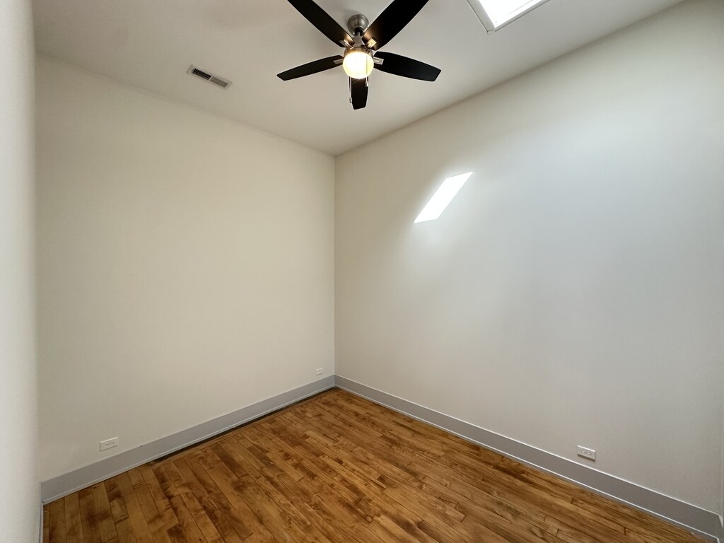 Building Photo - 1432 W 21st St