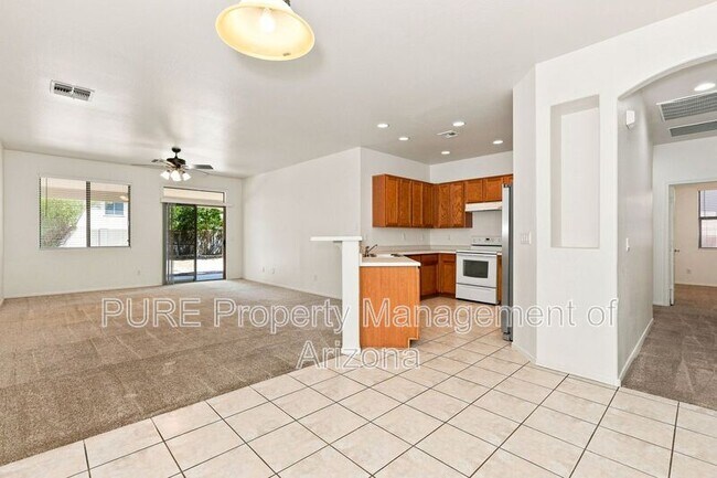 Building Photo - 1136 E Nickleback St