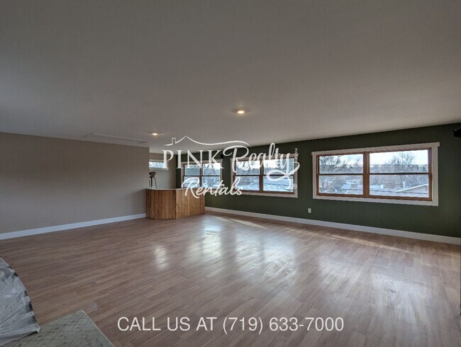 Building Photo - 2545 Lelaray St