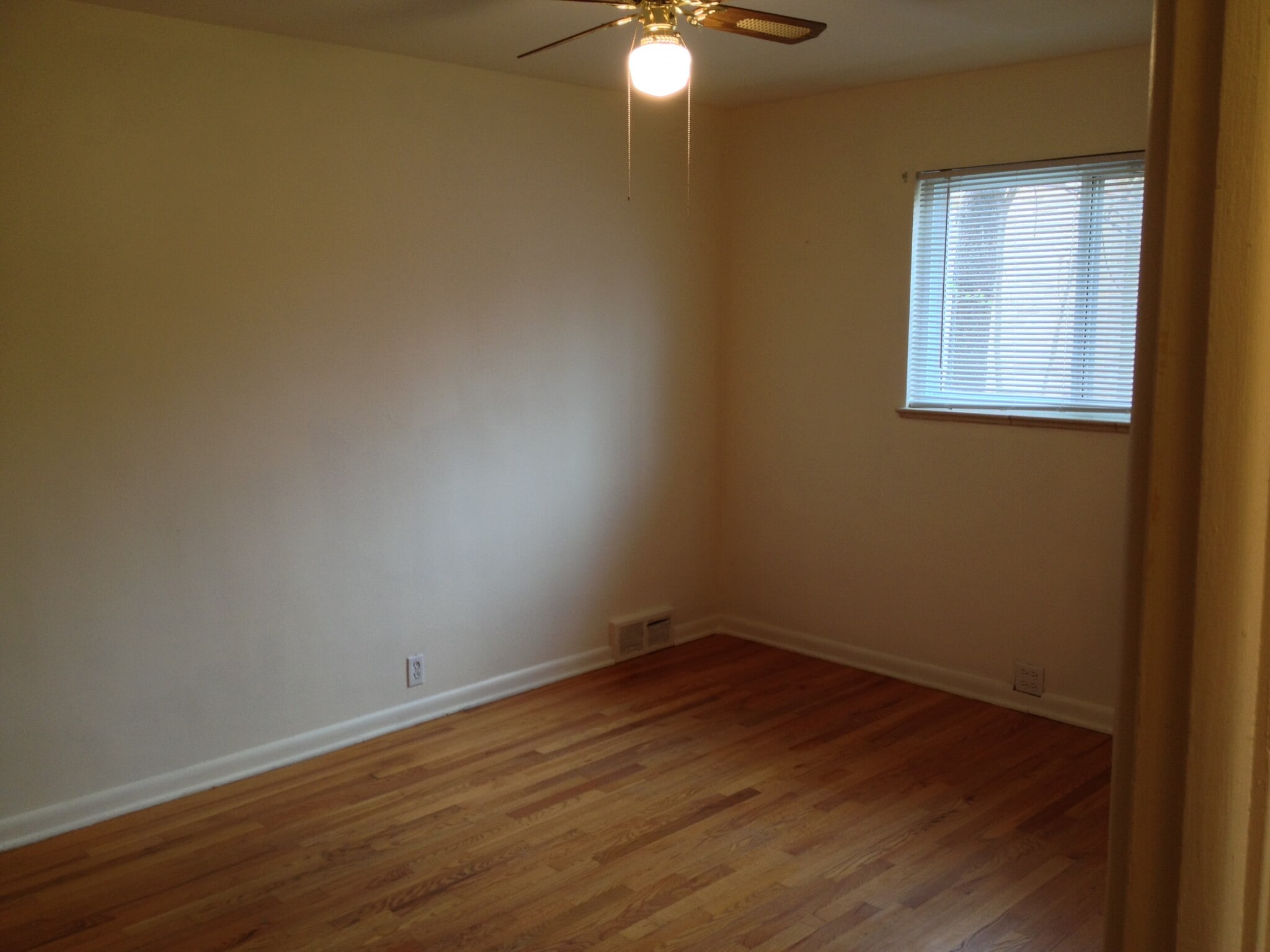 Main bedroom - 1532 Tamarac St