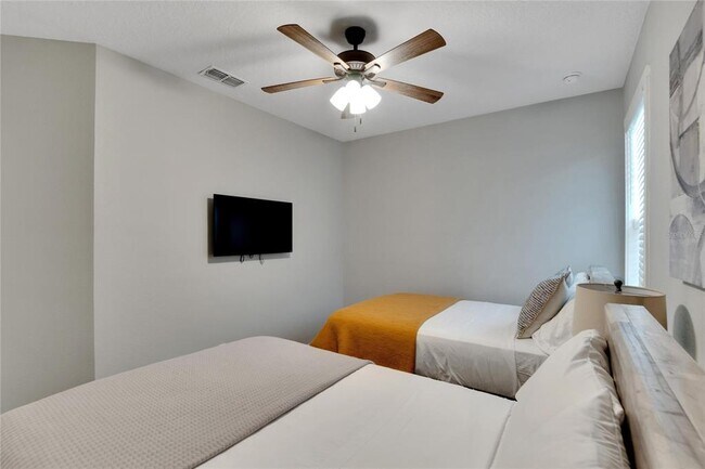 Building Photo - 3002 E 38th Ave