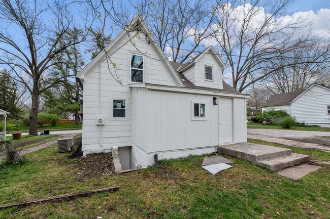 Building Photo - Amazing Remodel Near William Jewell