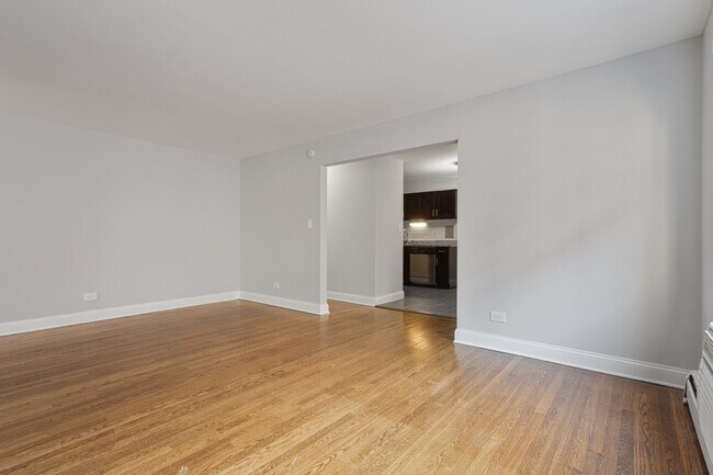 Building Photo - 6029 N Winthrop Ave