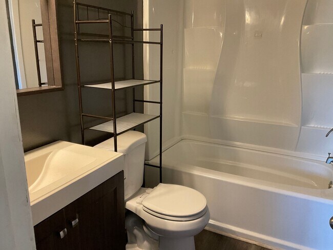 Building Photo - Welcome to this perfectly situated 3-bedroom, 2-bathroom home in the heart of Jacksonville.