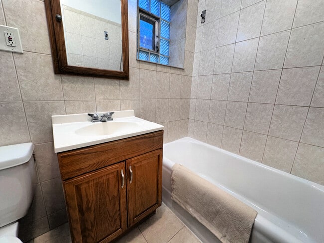 Building Photo - 3853 N Long Ave