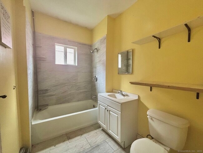 Building Photo - 72 Sterling St