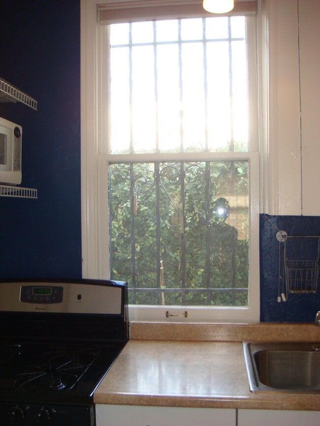 Building Photo - 6089 Cashio St