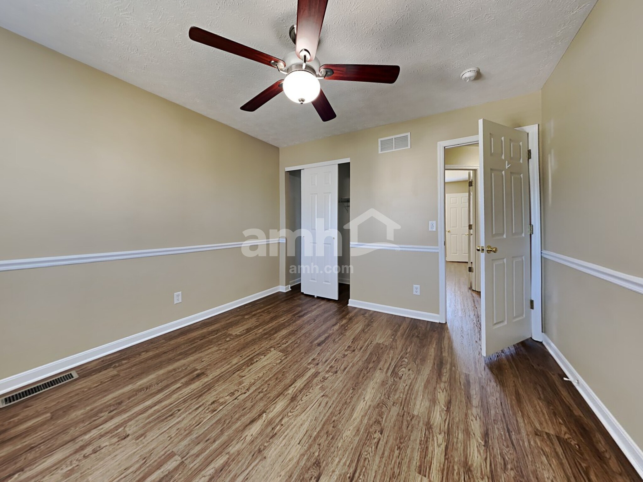 Building Photo - 2025 Apple Knoll Ln