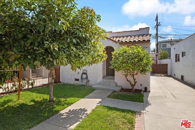 Building Photo - 2840 S Mansfield Ave