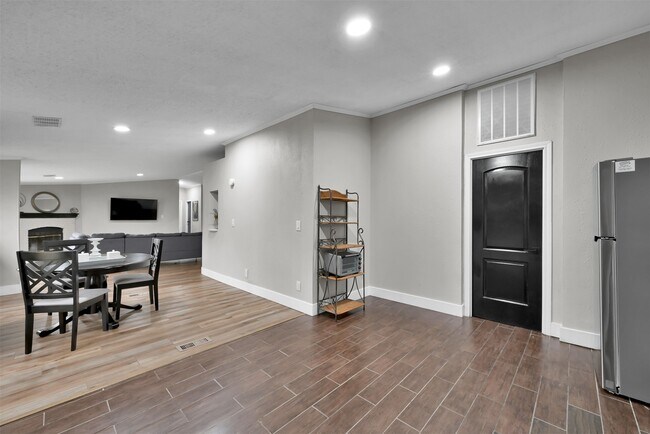 Building Photo - 22603 Tuwa Rd