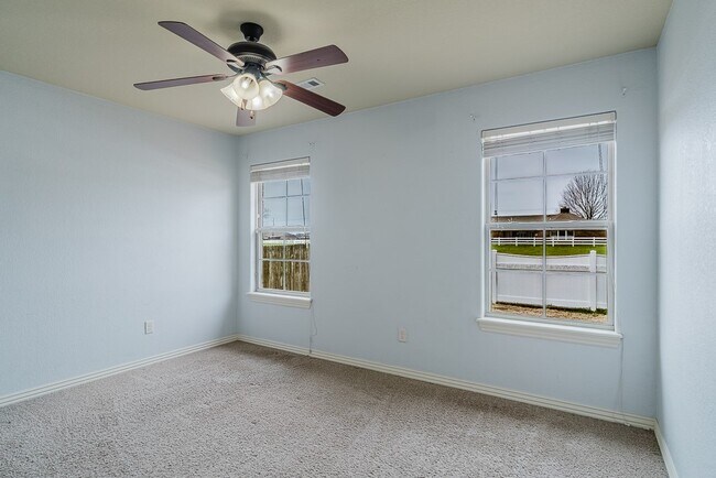 Building Photo - 602 SW Barn Valley Rd