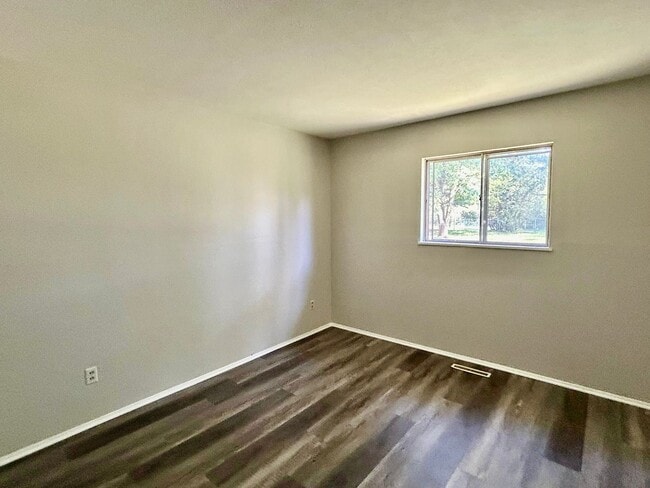 Building Photo - Charming 3-Bedroom Ranch in Bedford Heights