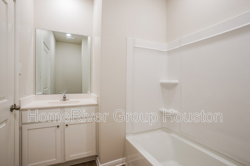 Building Photo - 14101 Freeboard Dr