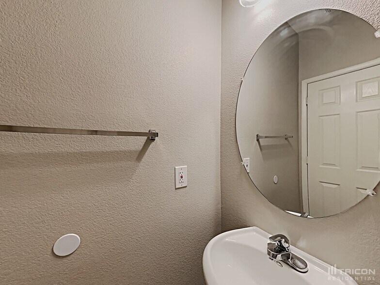 Building Photo - 4207 English Walnut Ct