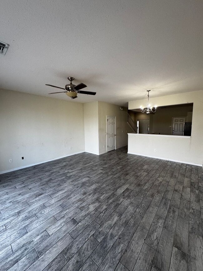 Building Photo - Beautiful 3BR/2.5BA Townhome with Water View in Fore Ranch