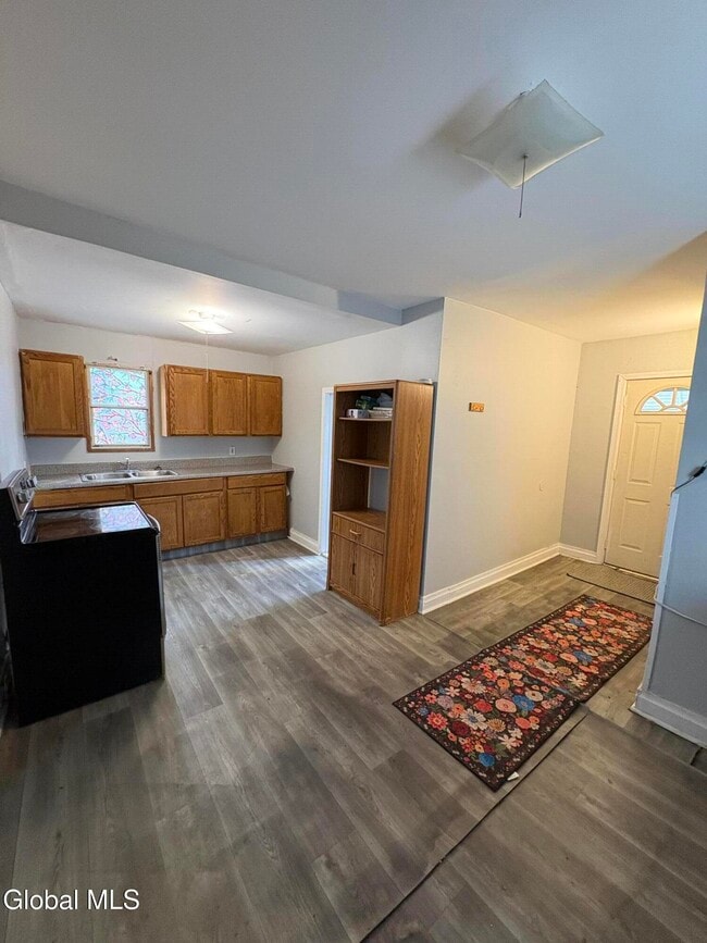 Building Photo - 246 Duane Ave