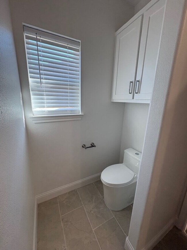 Building Photo - 374 Kristie Path