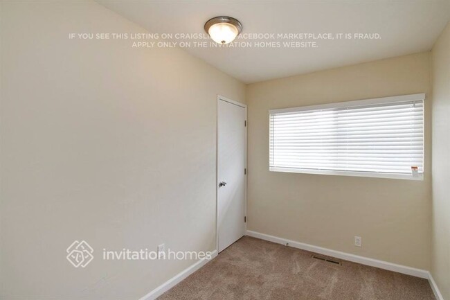 Building Photo - 3000 Phillips Ct