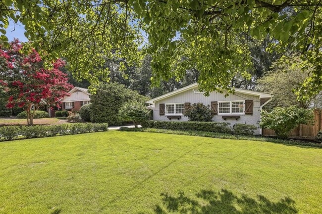 Building Photo - 2575 Sharondale Dr NE
