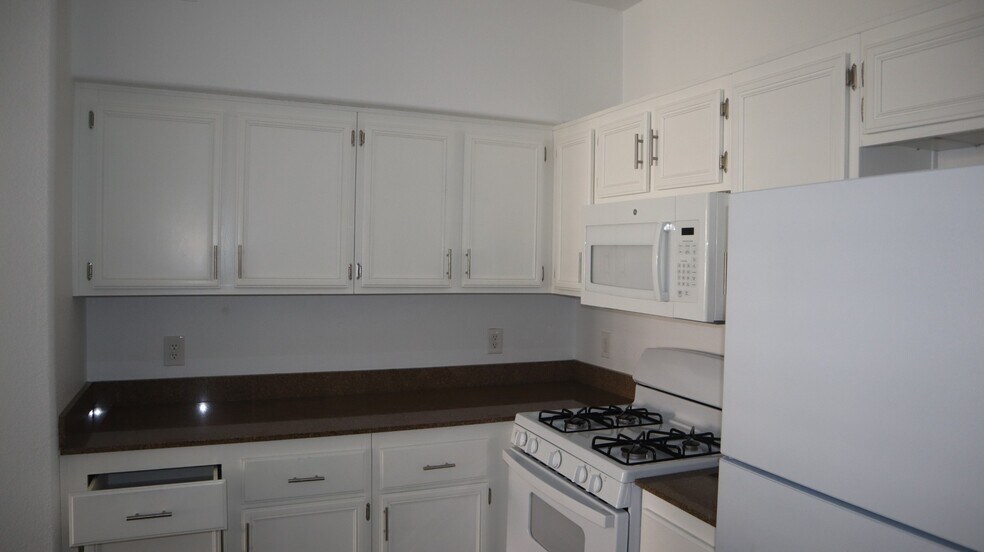 Primary Photo - 10550 W Alexander Rd
