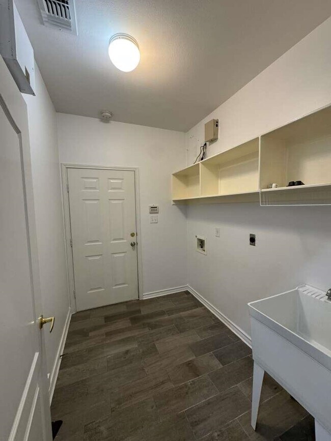 Building Photo - 2064 Lima Loop