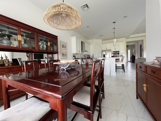 Building Photo - 5663 St Armands Way