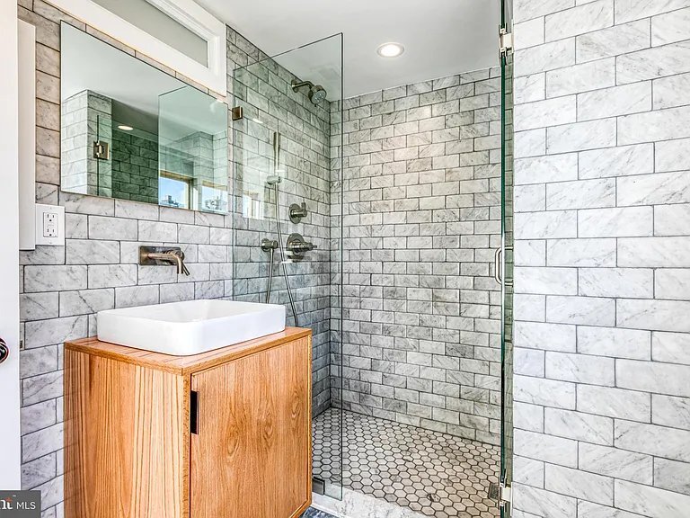 Building Photo - 2212 Panama St